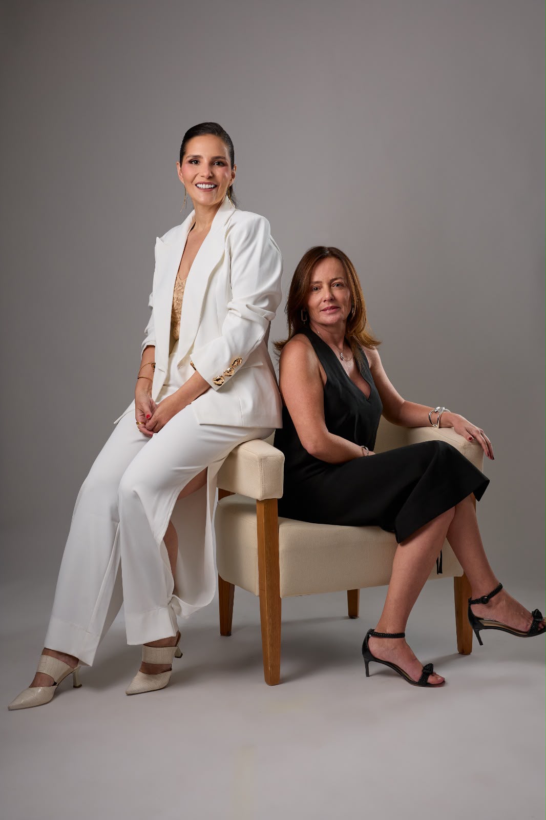 Fernanda Viola e Vanessa Pimenta em retrato institucional